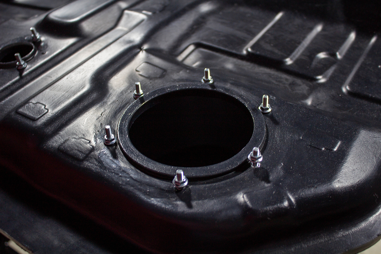 Пластиковый бензобак Mitsubishi Lancer 9, 2003-2008 (BP) -  50 л.